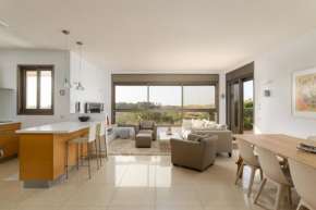 Comfort Apt Terrace & View on the Hills by FeelHome